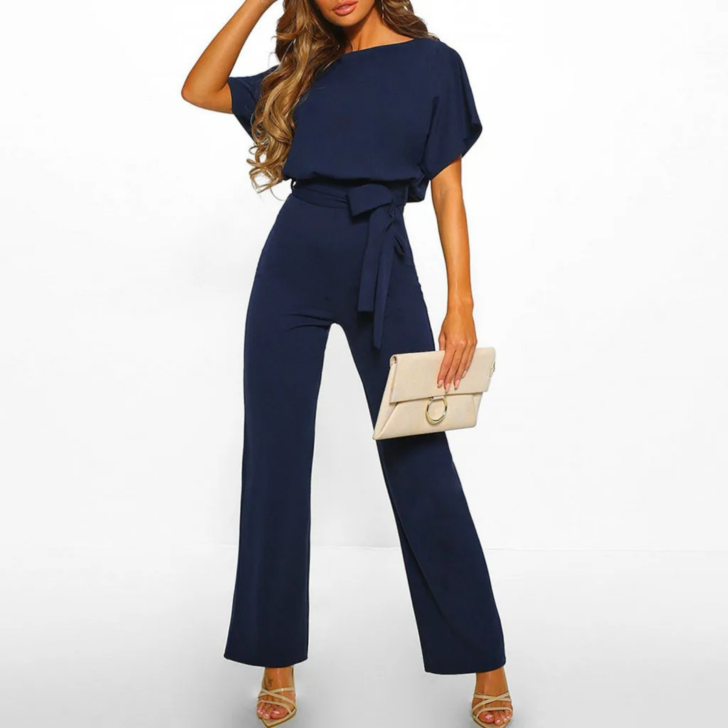 Stijlvolle en elegante jumpsuit met hoge taille. Gemaakt van hoogwaardige stoffen, biedt een comfortabele pasvorm en een trendy uitstraling.