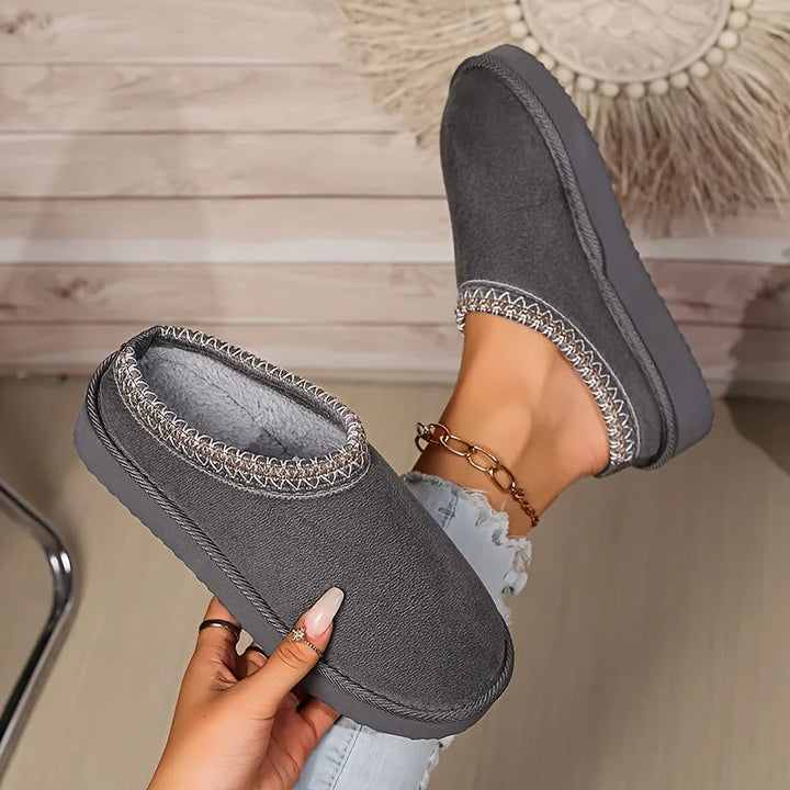 Slip-on slippers met pluche materiaal
