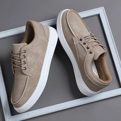 Lage sneakers met lace-up sluiting