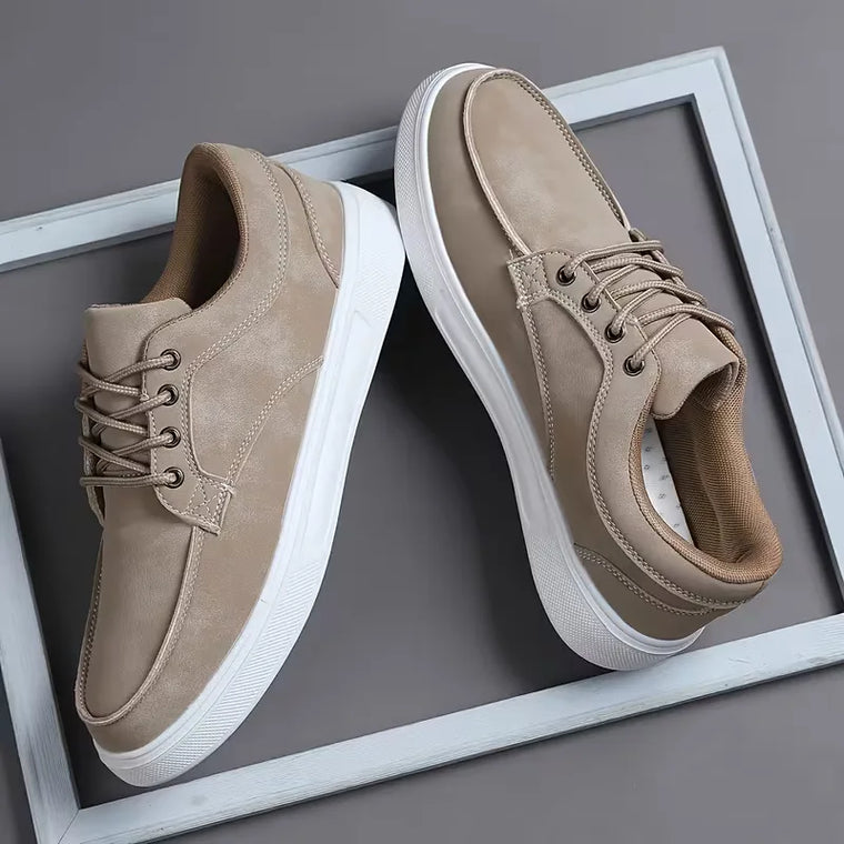 Lage sneakers met lace-up sluiting