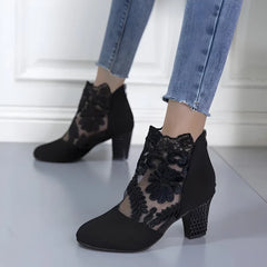 Schoenen met blokhak en kant