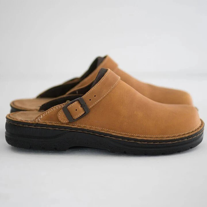 Slip-on herenschoen - een must-have voor stijl en comfort. Gemaakt van hoogwaardig leer, met een ergonomisch ontwerp voor maximale ondersteuning en gemakkelijk aan en uit te trekken.