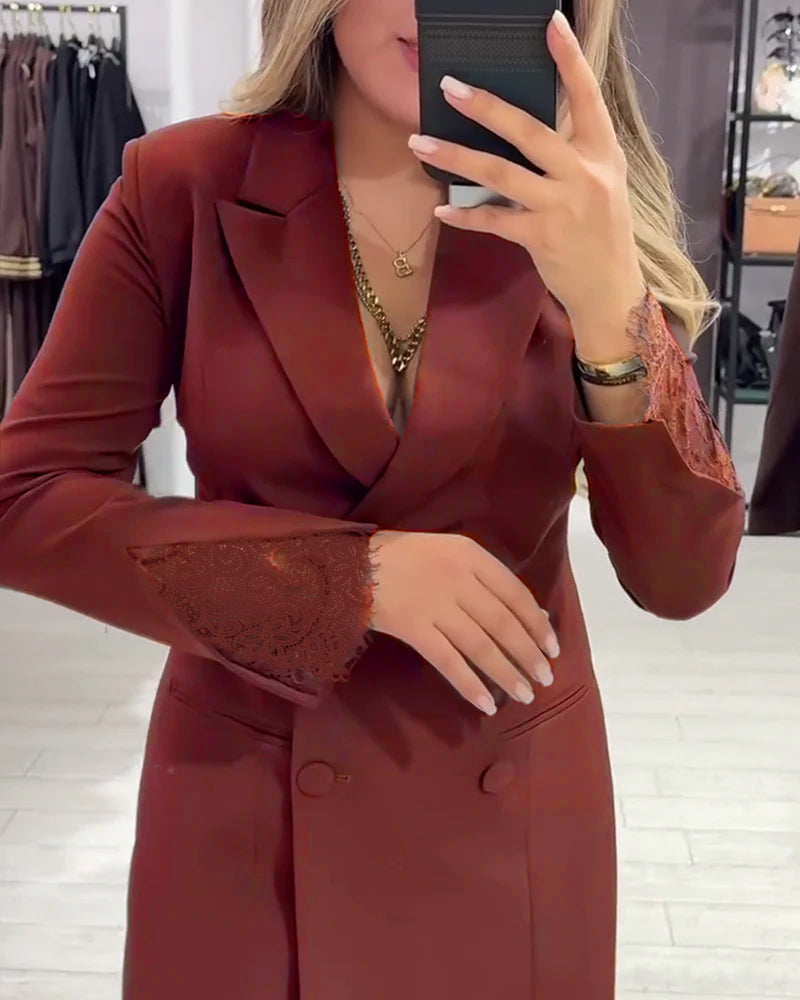 Elegante V-Hals Jurk met Contrastdetails