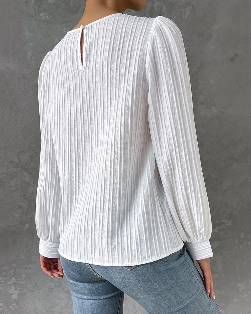 Deze stijlvolle blouse is voorzien van lantaarnmouwen voor een trendy uitstraling. Gemaakt van een katoenmix, spandex en polyester, is deze blouse geschikt voor diverse gelegenheden en biedt het een comfortabele pasvorm.