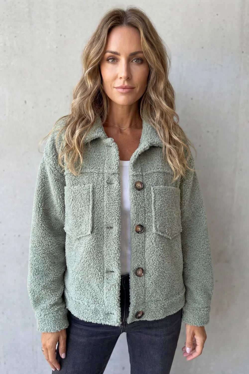 Fleece jas met knopen en zakken