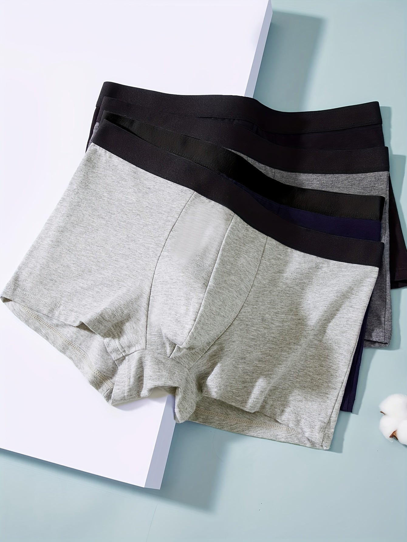 4-pack heren boxershorts gemaakt van ademend katoen met lichte rek voor optimale pasvorm. Een veelzijdige en stijlvolle toevoeging aan je ondergoedcollectie, perfect voor dagelijks gebruik.