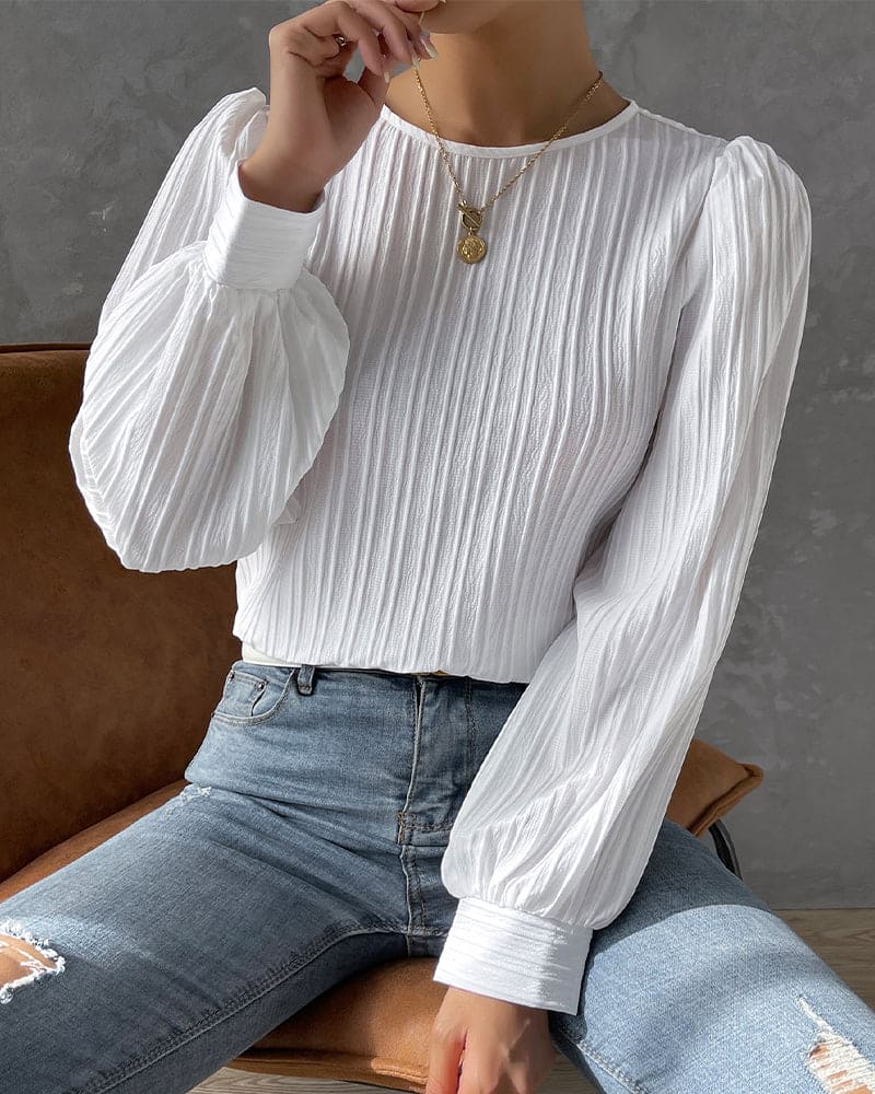 Deze stijlvolle blouse is voorzien van lantaarnmouwen voor een trendy uitstraling. Gemaakt van een katoenmix, spandex en polyester, is deze blouse geschikt voor diverse gelegenheden en biedt het een comfortabele pasvorm.