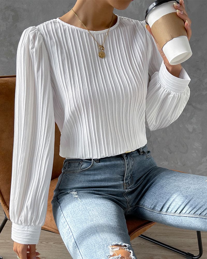 Deze stijlvolle blouse is voorzien van lantaarnmouwen voor een trendy uitstraling. Gemaakt van een katoenmix, spandex en polyester, is deze blouse geschikt voor diverse gelegenheden en biedt het een comfortabele pasvorm.