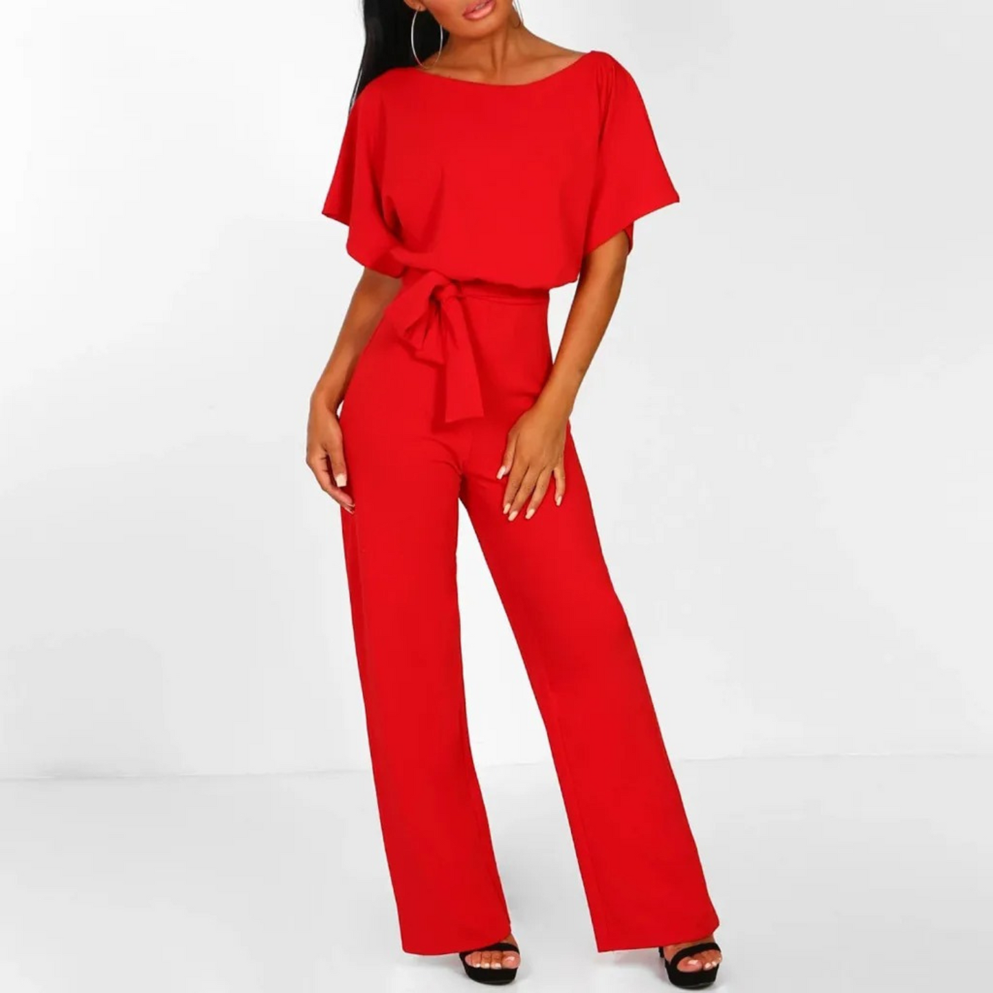 Stijlvolle en elegante jumpsuit met hoge taille. Gemaakt van hoogwaardige stoffen, biedt een comfortabele pasvorm en een trendy uitstraling.