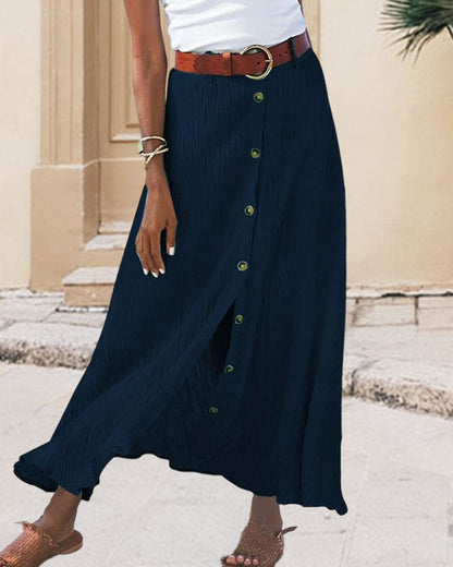 Deze elegante lange rok is geschikt voor diverse gelegenheden en biedt een comfortabele en stijlvolle look. De rok heeft een eenvoudige A-lijn silhouet, een effen kleur en een trendy maxi-lengte. Gemaakt van een katoenmix en polyester.