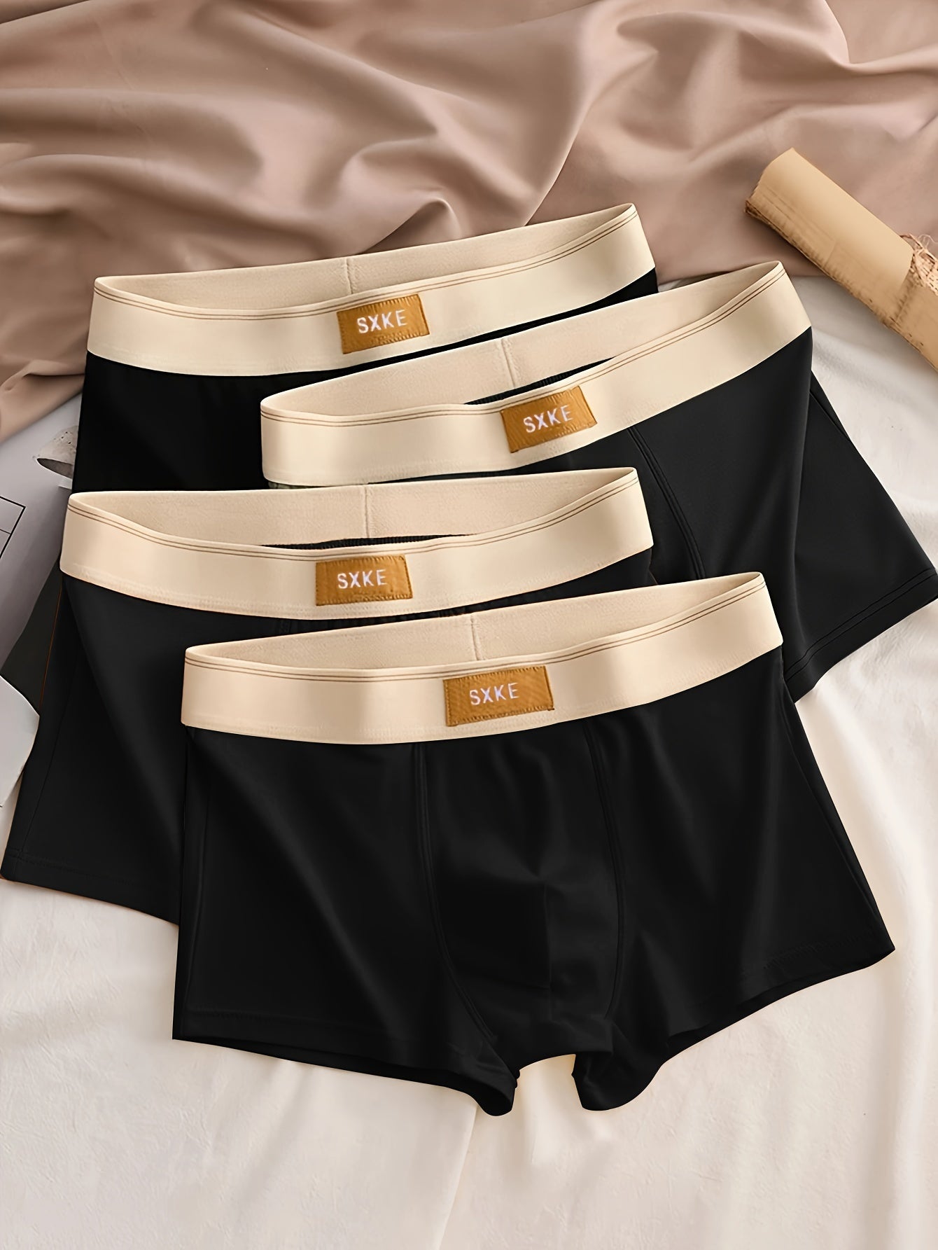 4-pack heren boxershorts gemaakt van ademend katoen met lichte rek voor optimale pasvorm. Een veelzijdige en stijlvolle toevoeging aan je ondergoedcollectie, perfect voor dagelijks gebruik.