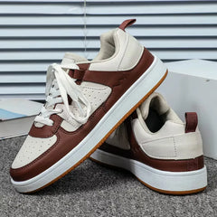 Lage sneakers met twee-tone design