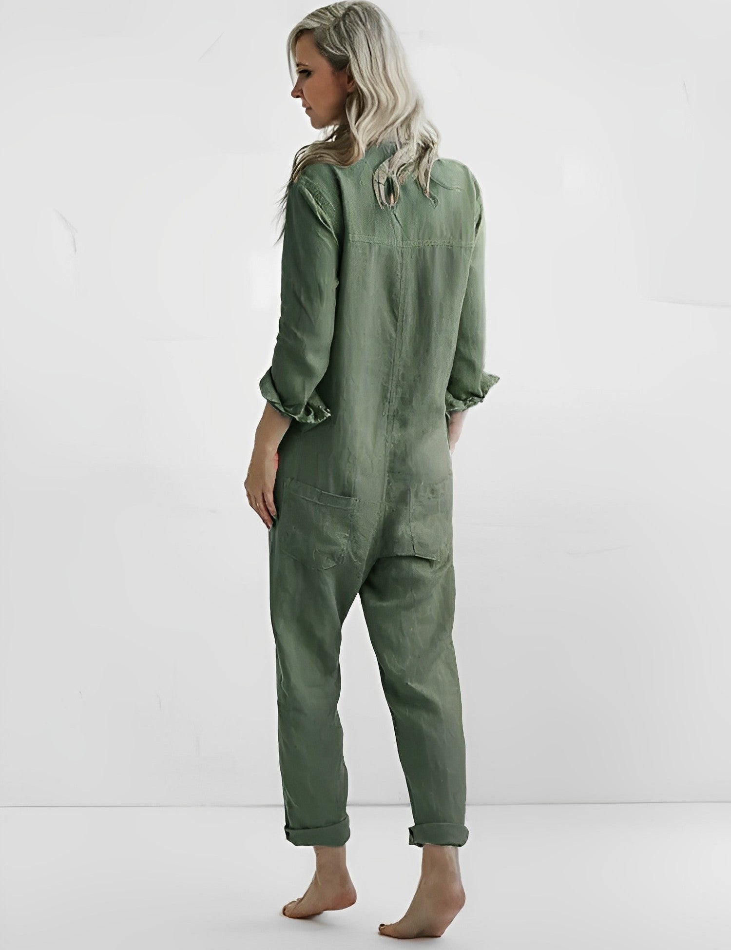 Stijlvol, comfortabel en veelzijdig - de Lotte jumpsuit biedt een perfecte combinatie van mode en gemak. Gemaakt van hoogwaardige materialen en met een elegant ontwerp, is deze jumpsuit geschikt voor diverse gelegenheden.