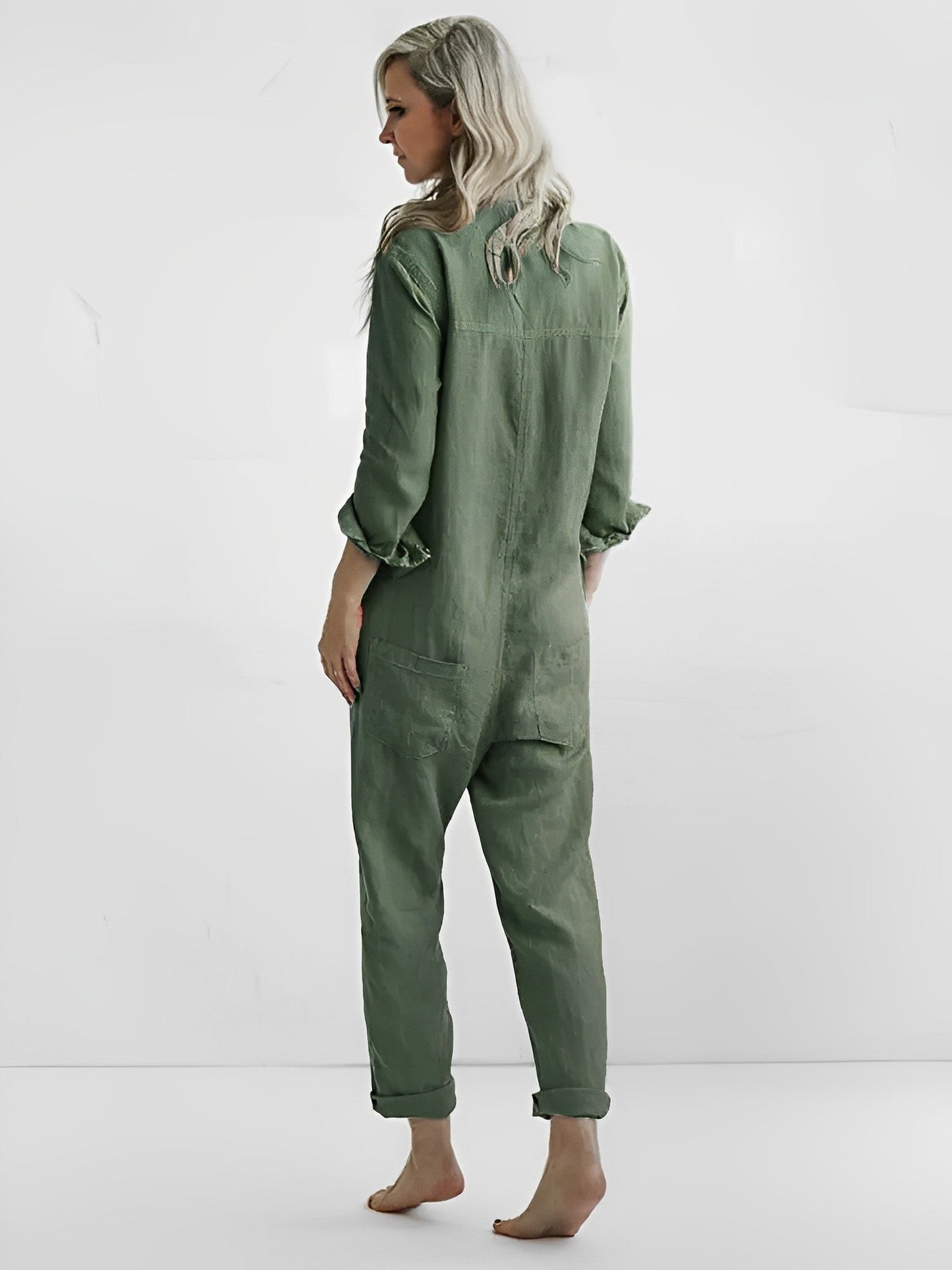 Stijlvolle en comfortabele groene jumpsuit. Combineert moeiteloos mode en comfort voor diverse gelegenheden. Gemaakt van fijne materialen voor duurzame kwaliteit en voorzien van een slank silhouet voor een trendy look.