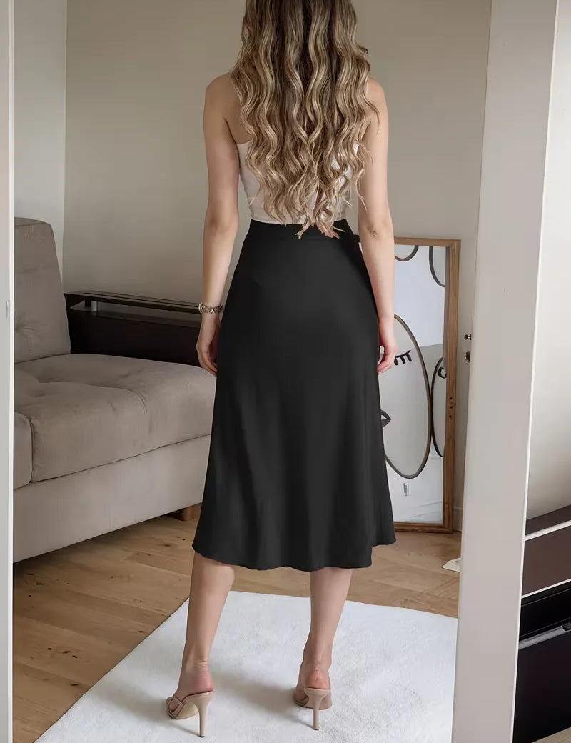 Satijnen rok met hoge split