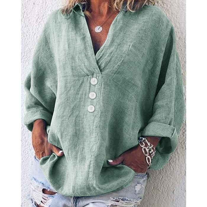 Deze blouse belichaamt de kenmerkende Ibiza-stijl in een chique en elegante uitstraling. Vervaardigd uit hoogwaardige materialen biedt de blouse een combinatie van vrouwelijke en casual flair, waardoor het een perfecte aanvulling is op diverse outfits.