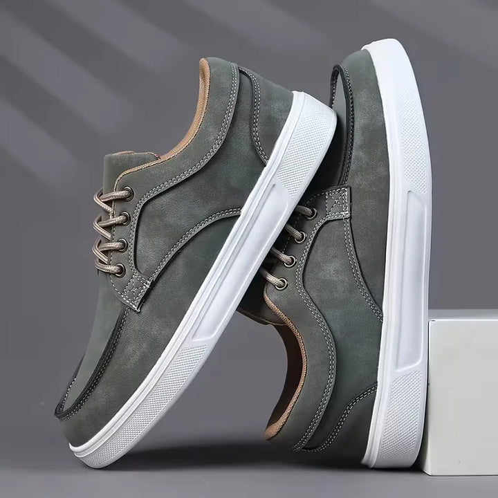 Lage sneakers met lace-up sluiting