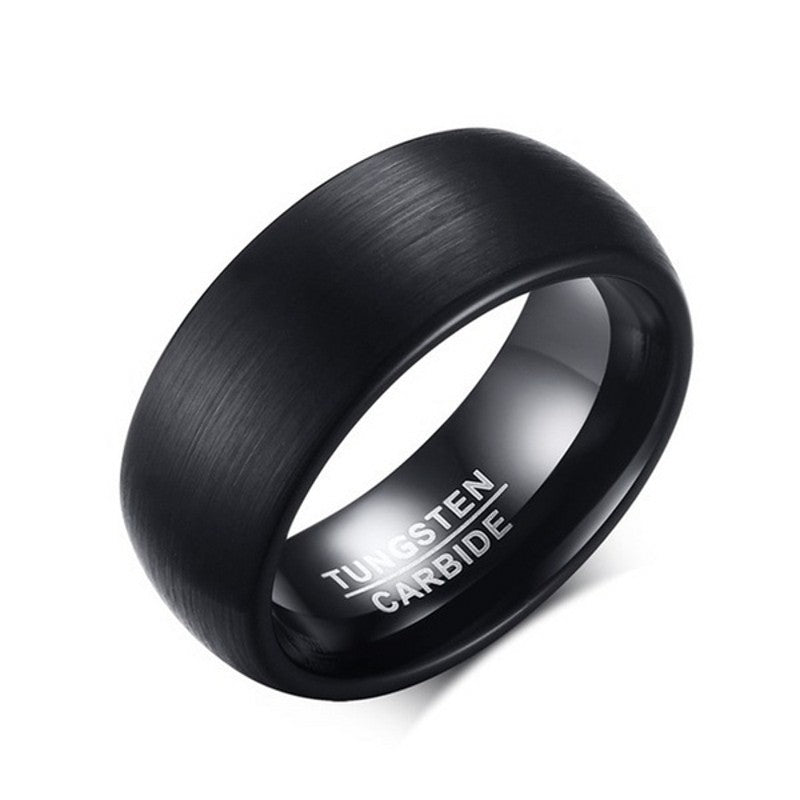 Herenring, met een matte zwarte afwerking voor een stijlvolle uitstraling. Gemaakt van roestvrij staal voor duurzaamheid en ontworpen als een perfect geschenk voor mannen. Deze ring voegt een vleugje elegantie toe aan elke outfit.