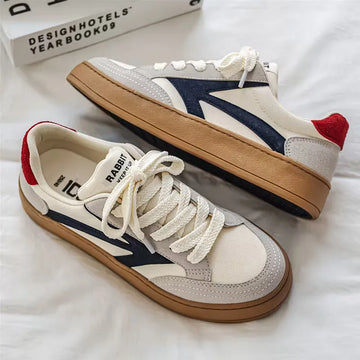 Lage sneakers met lace-up sluiting