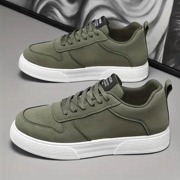 Lage sneakers met lace-up sluiting
