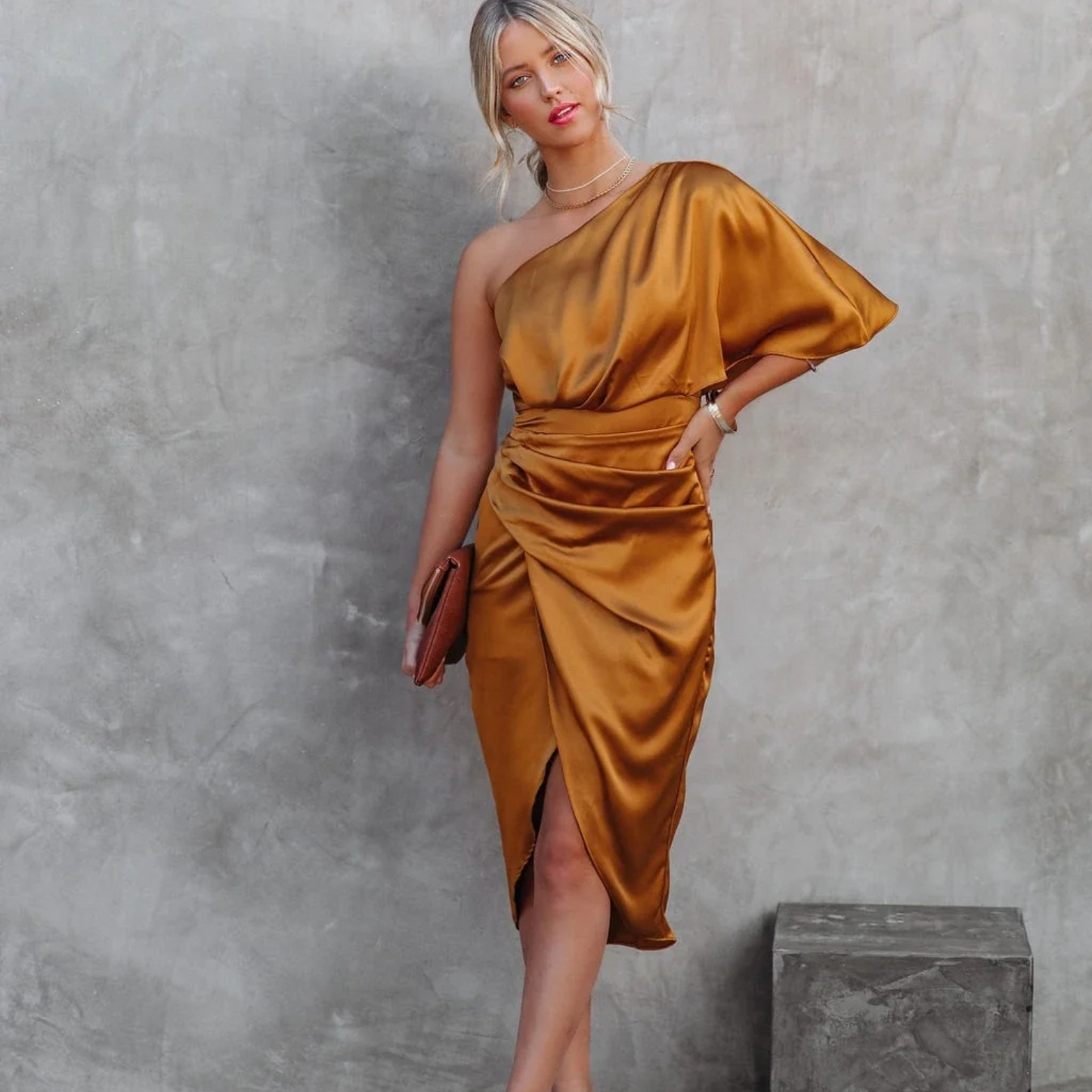 Isabella | Satijnen one shoulder jurk