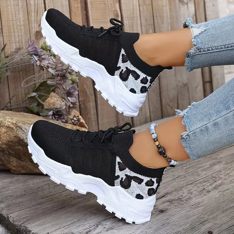 Lage sneaker met leopard print