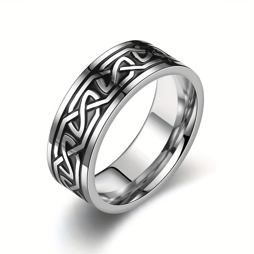 Zwarte gestructureerde retro ring, speciaal ontworpen voor heren. Gemaakt van duurzaam titanium staal voor een tijdloze uitstraling, klasse en stevigheid. Perfect accessoire dat stijl toevoegt aan elke outfit.