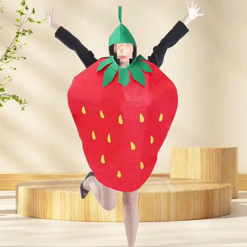 Aardbei kostuum met groene bladeren en hoofddeksel