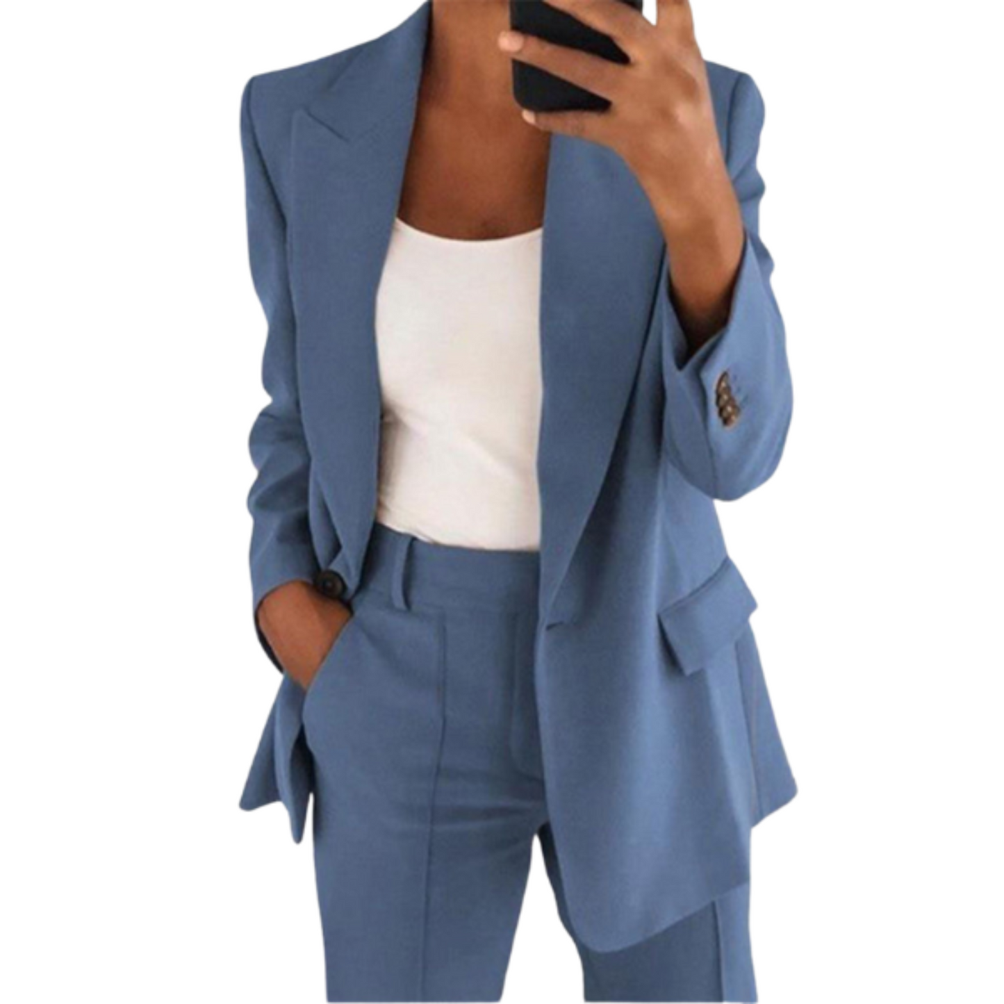 Stijlvolle dames blazer set, bestaande uit een lange blazer en pantalon. Deze set biedt een combinatie van elegantie en comfort voor diverse gelegenheden. Gemaakt van hoogwaardige en ademende materialen, met een perfecte pasvorm voor een moeiteloos elegante uitstraling.