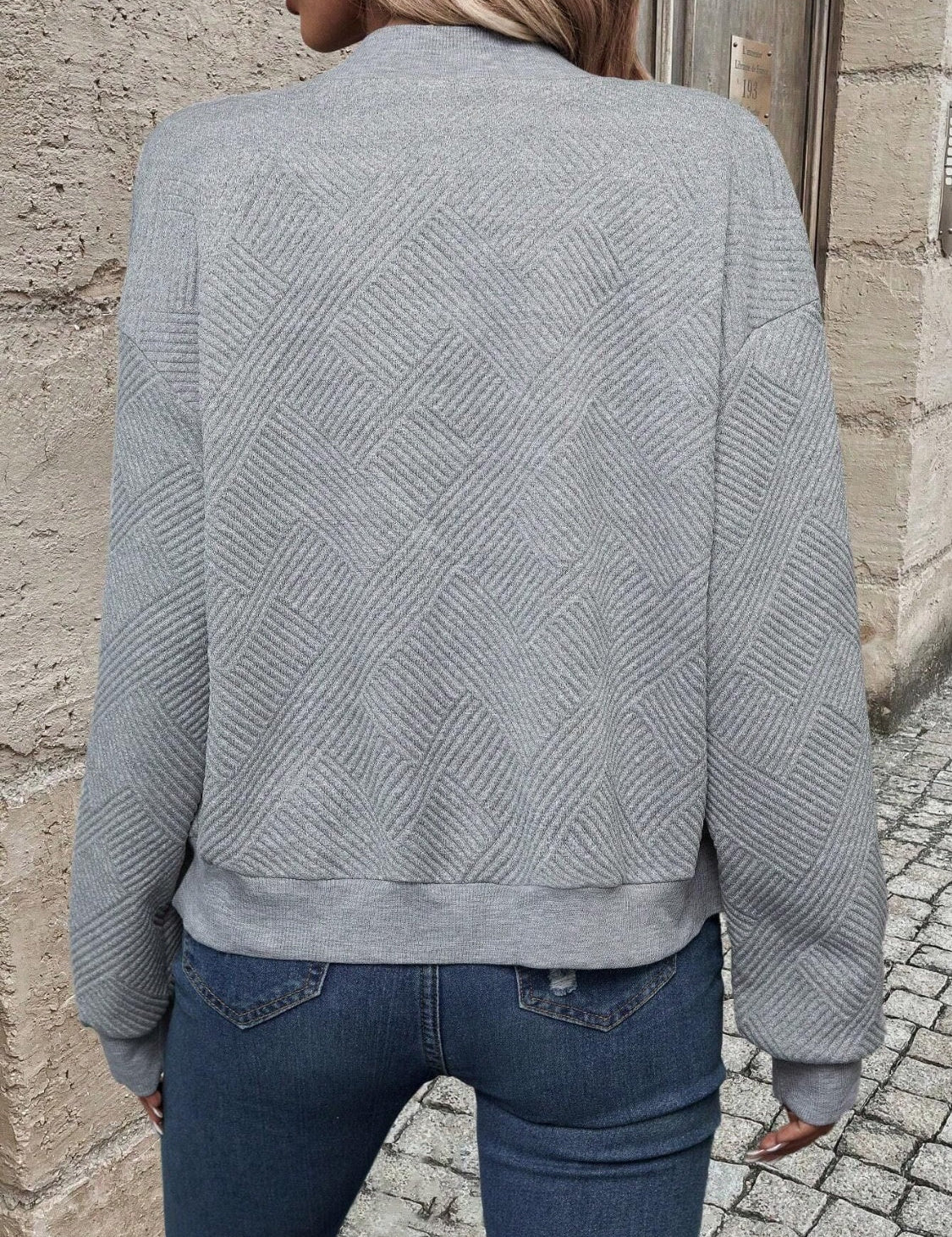 Bomberjack met geometrisch patroon en ronde hals