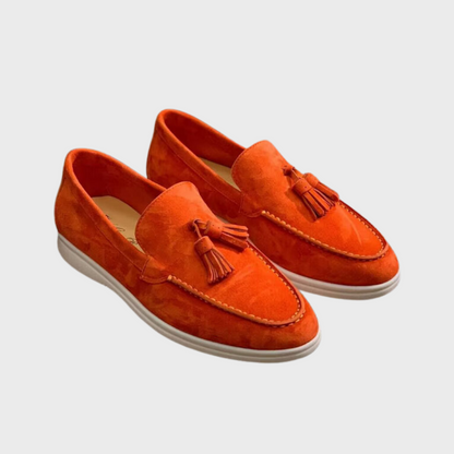 Suède heren loafers - een perfecte combinatie van casual en verfijning. Gemaakt van echt suède en ontworpen voor comfort, biedt de Jasper een ingetogen elegantie die geschikt is voor diverse gelegenheden.