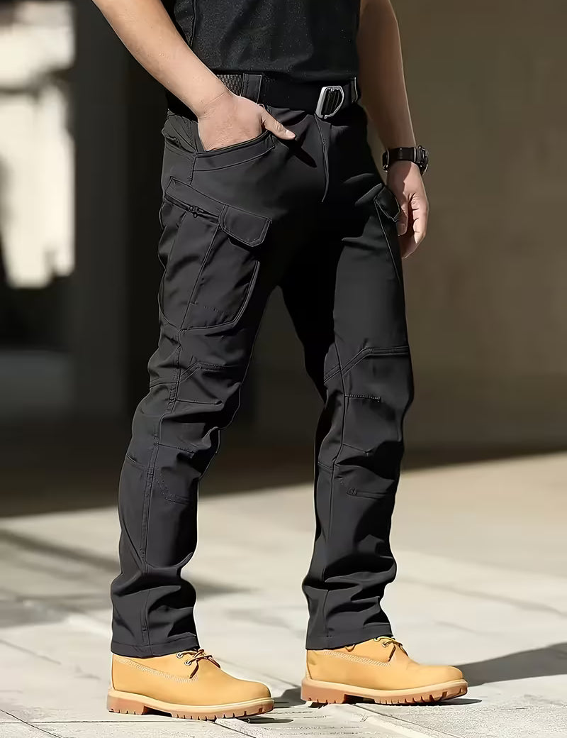 Cargo broek met rekbaar materiaal en meerdere zakken