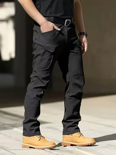 Cargo broek met rekbaar materiaal en meerdere zakken