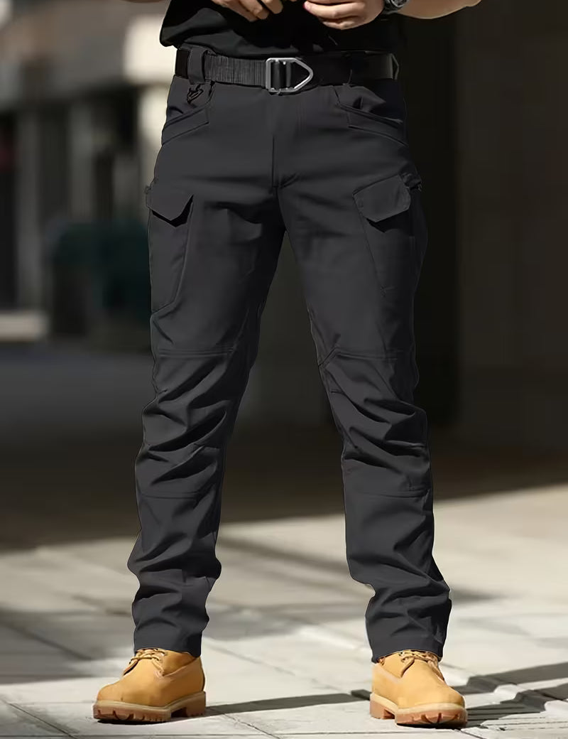 Cargo broek met rekbaar materiaal en meerdere zakken