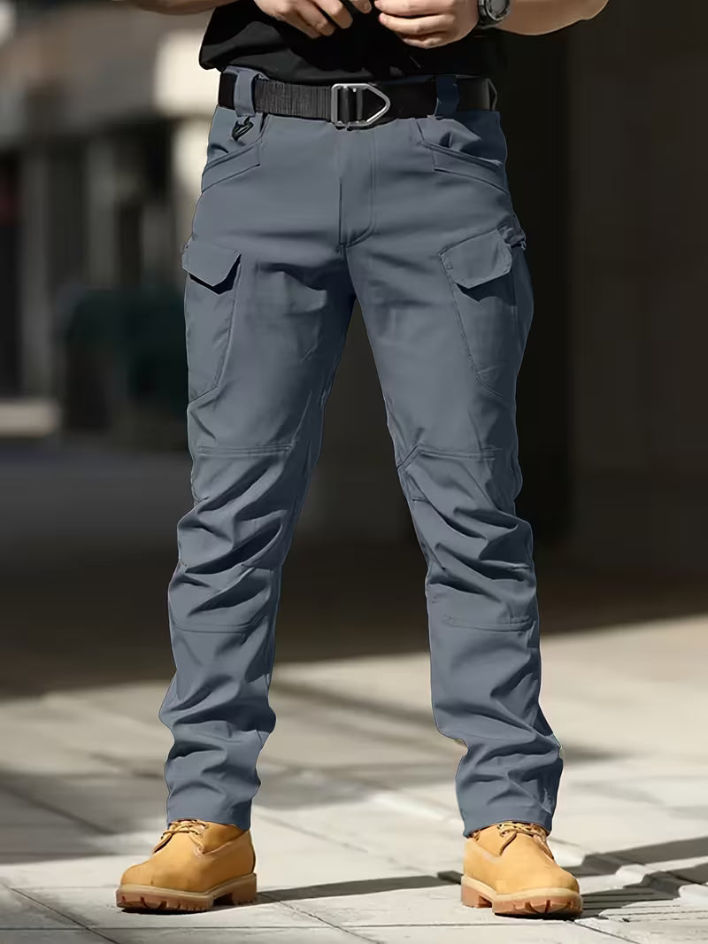 Cargo broek met rekbaar materiaal en meerdere zakken