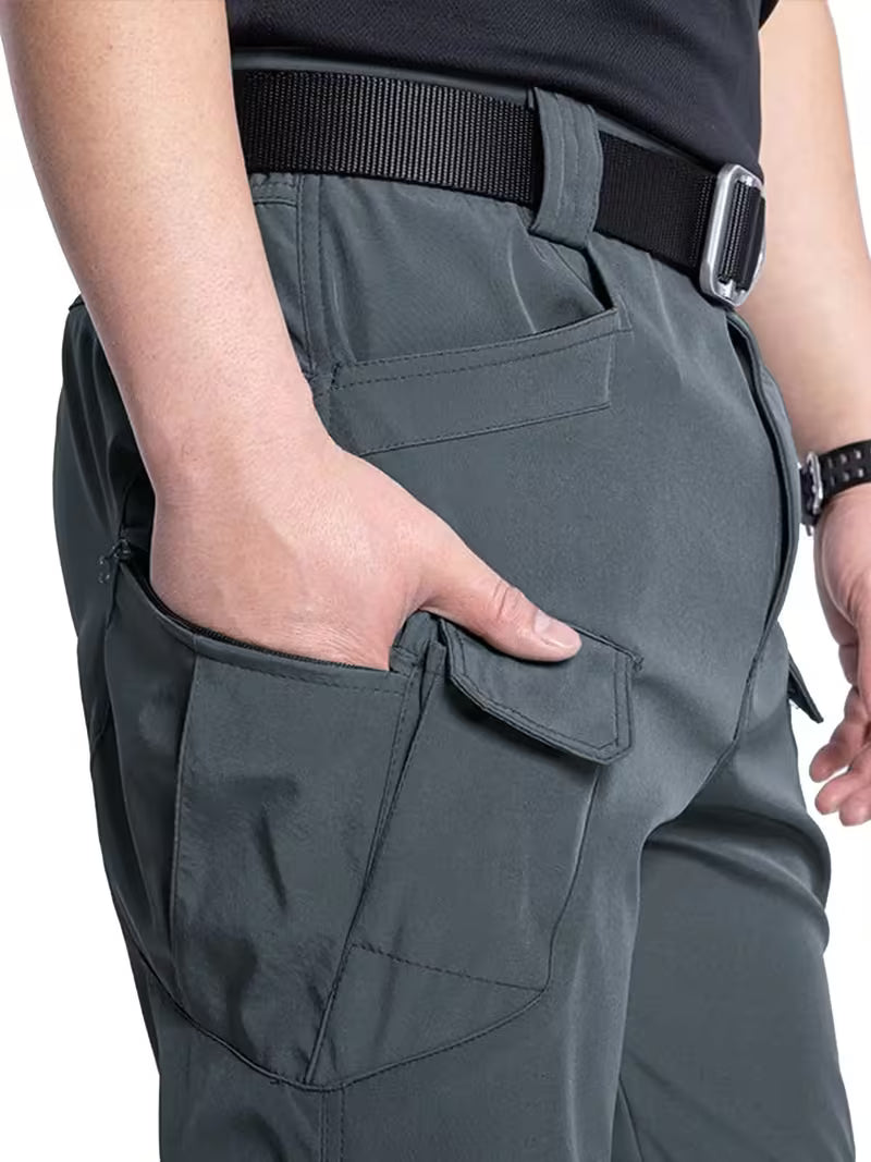 Cargo broek met rekbaar materiaal en meerdere zakken