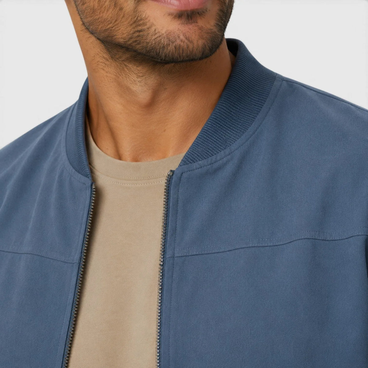 Bomberjack met ribbed details