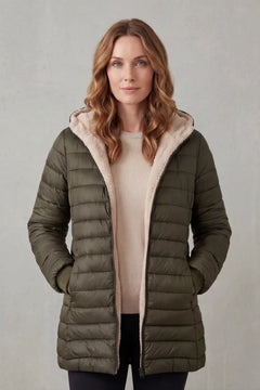 Zwarte puffer jas met capuchon