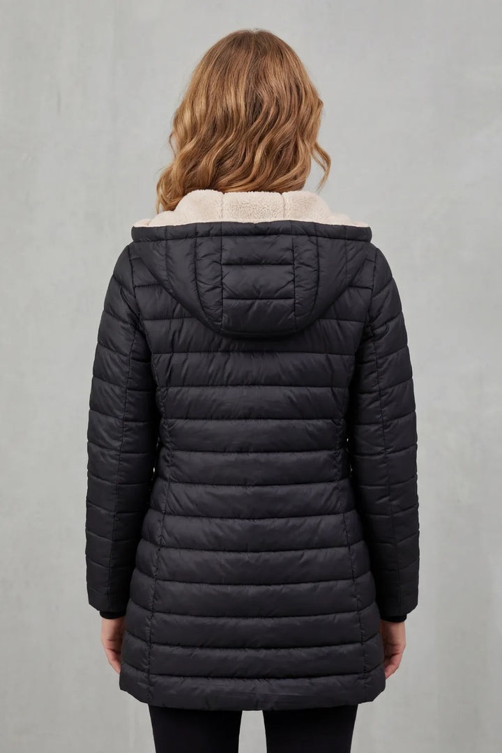 Zwarte puffer jas met capuchon