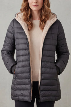 Zwarte puffer jas met capuchon