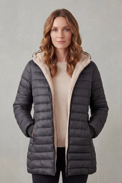 Zwarte puffer jas met capuchon