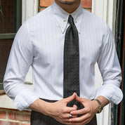 Formeel overhemd met fijne verticale streep en knoopsluiting