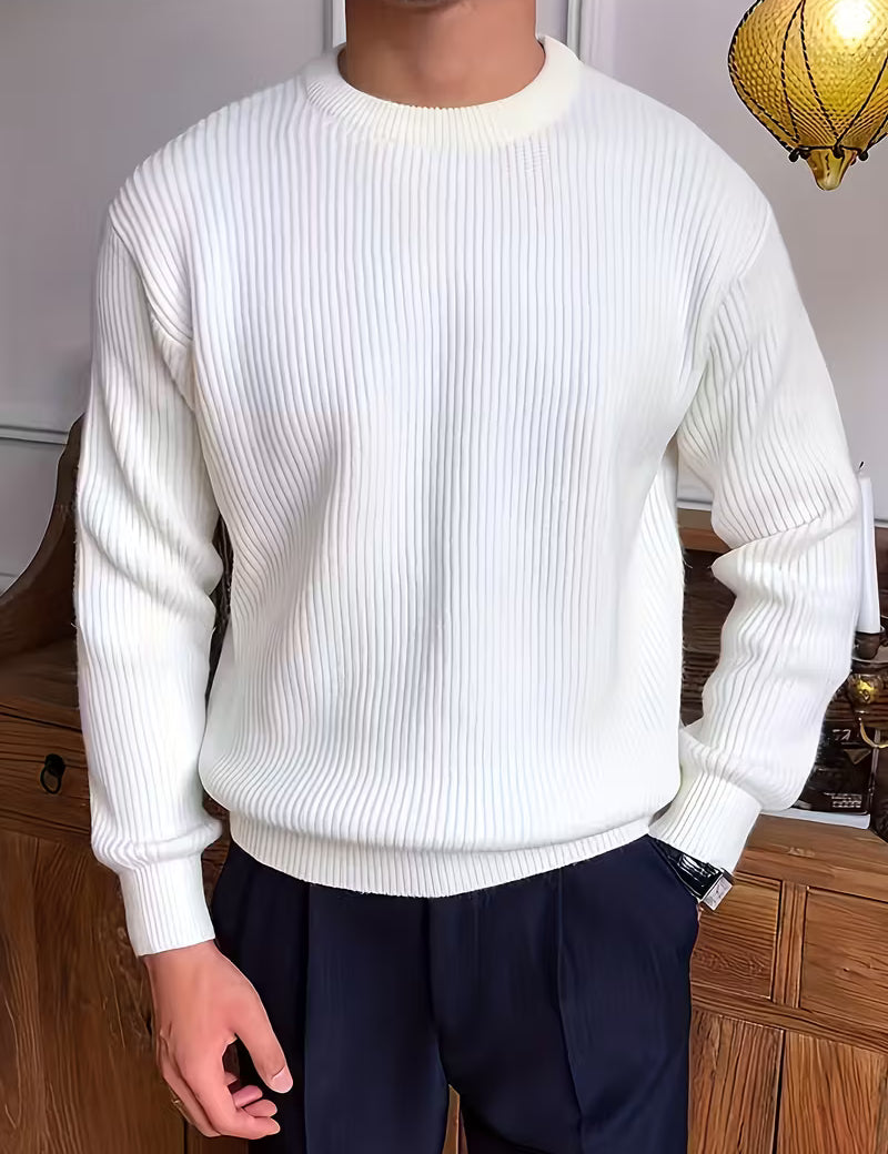 Gebreide trui met ronde hals en lange mouwen