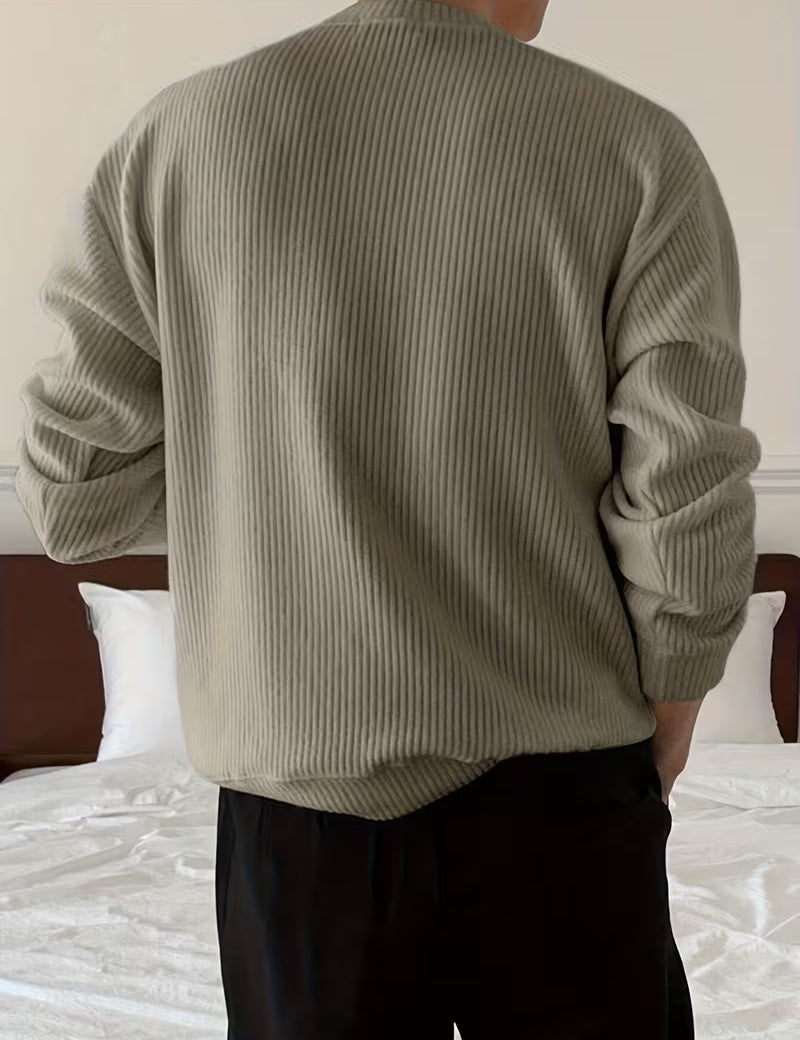 Gebreide trui met ronde hals en lange mouwen