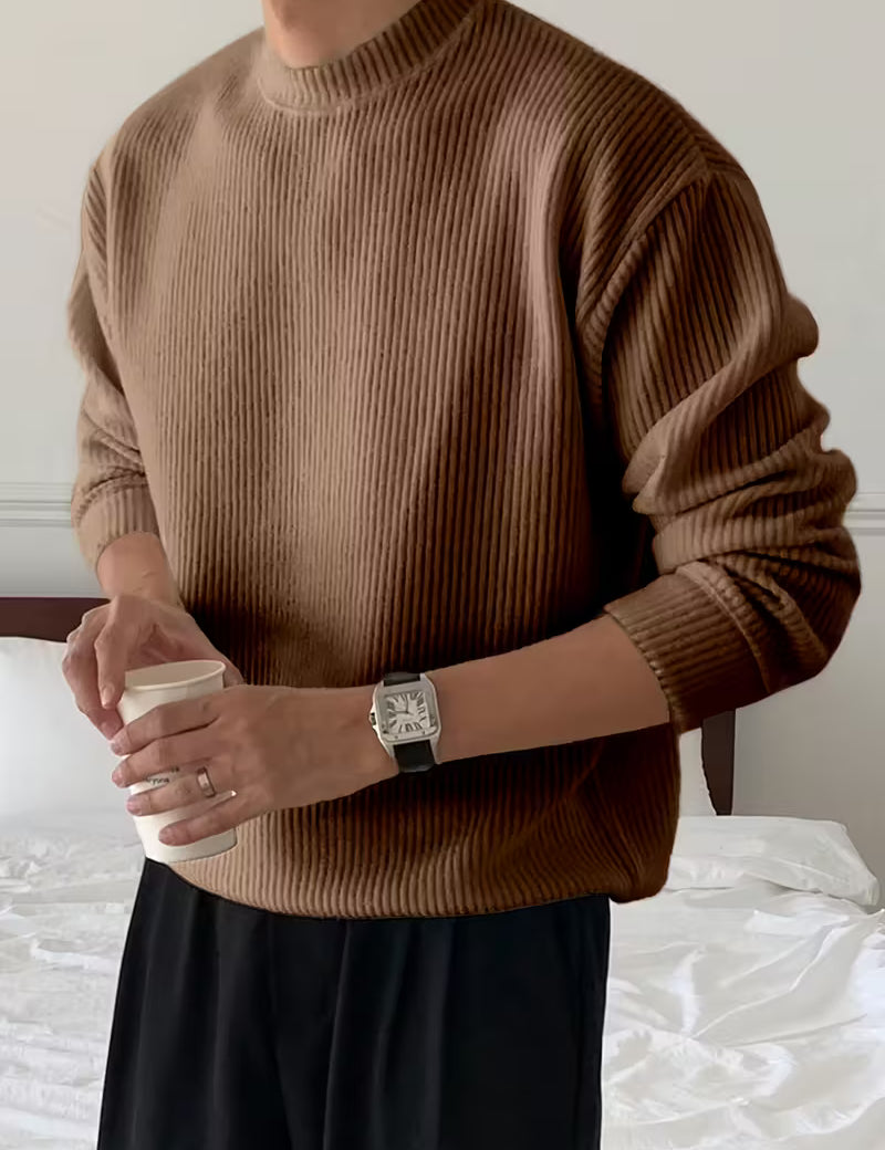 Gebreide trui met ronde hals en lange mouwen