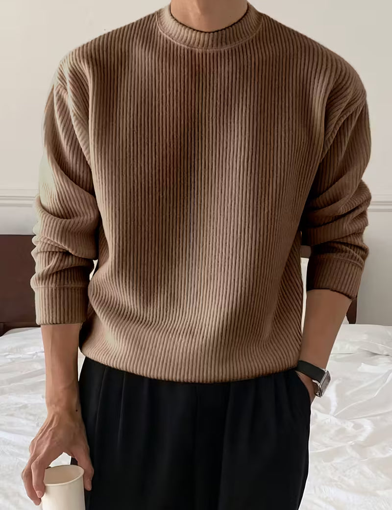 Gebreide trui met ronde hals en lange mouwen