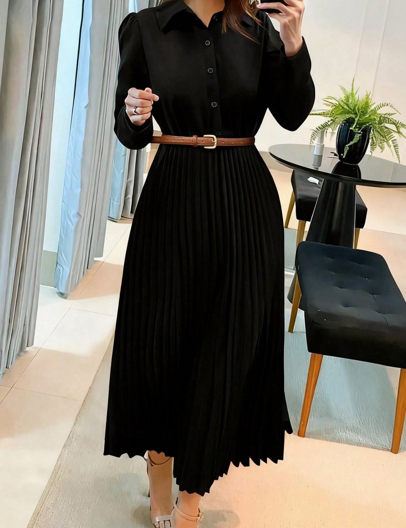 Geplooide jurk met lange mouwen en knoopsluiting