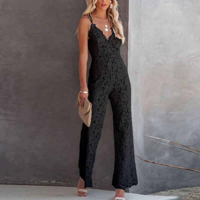 Deze jumpsuit biedt ultiem comfort en stijl, met een trendy patroon voor een modieuze uitstraling. Het mouwloze design, losvallende broek en lichtgewicht, ademende materiaal zorgen voor een zomerse look en maximale bewegingsvrijheid, geschikt voor diverse gelegenheden.