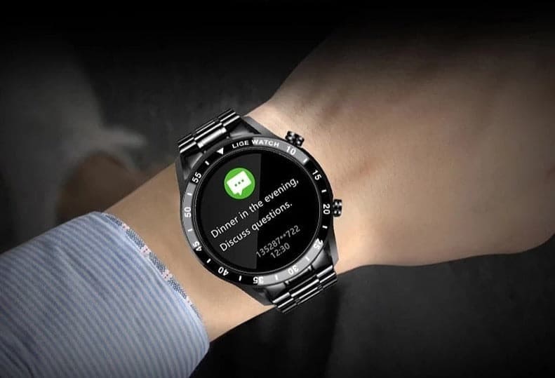 Stijlvolle luxe horloge met 1,3 inch ultrahelder touchscreen, roestvrijstalen band, realtime hartslagmonitor, stappenteller, Bluetooth gespreksfunctie, activiteitstracking en compatibiliteit met iOS en Android.