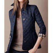Elegant en stijlvol jasje - perfect voor herfst en winter. Biedt comfort, warmte en tijdloze uitstraling.